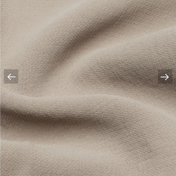 Aritzia The Effortless Pant Crepette
High-Waist Wide-Leg Japanese Crepe Trouser - Picture 9 of 16